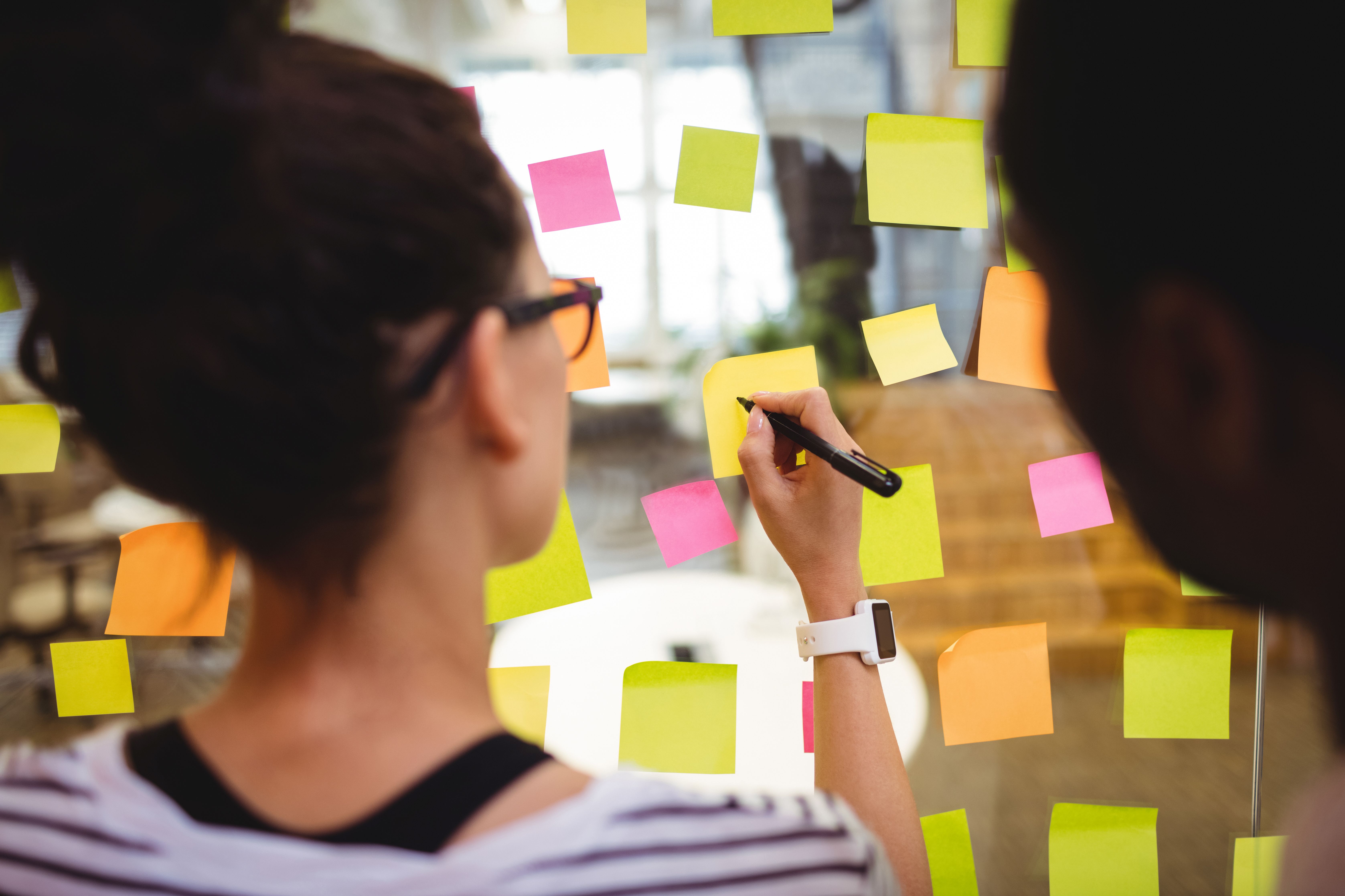 Öffnet die Seite 'Agile Arbeitsmethoden für mehr Effektivität – Ein Workshop für Führungskräfte' Bild von peoplecreations auf Freepik