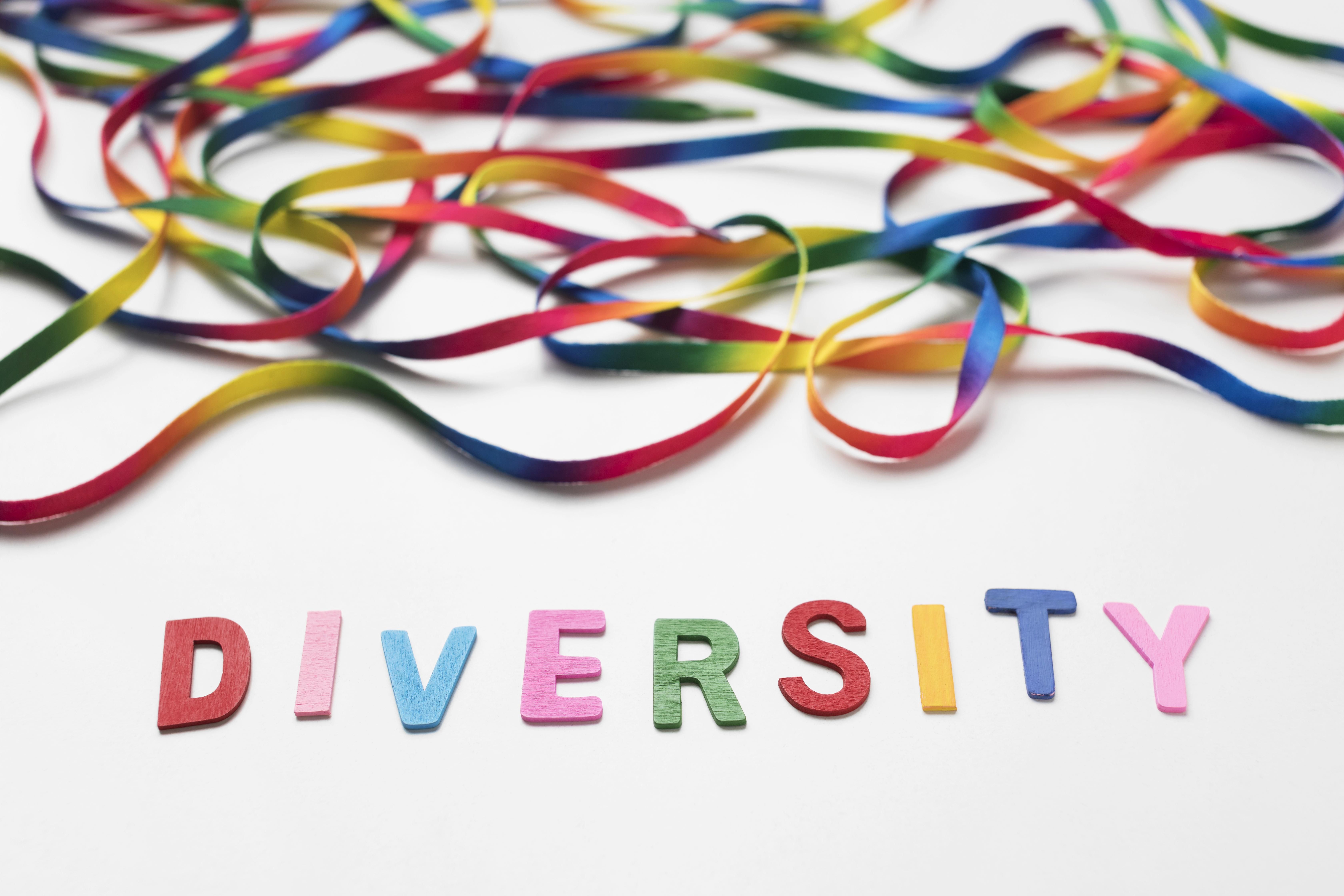 Öffnet die Seite 'Diversität und Queerness: menschenrechtsbasiert – vielfältig – authentisch' Bildquelle: freepik.com